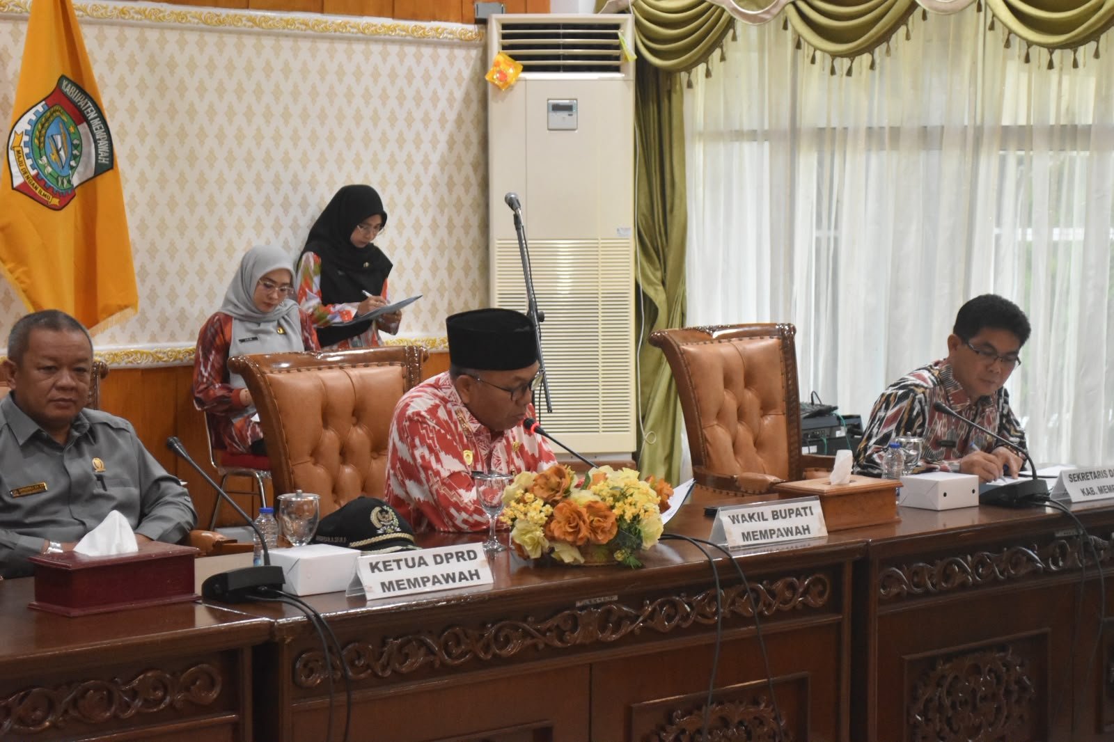 Wakil Bupati Mempawah, Juli Suryadi Burdadi memimpin rapat koordinasi Satgas membahas masalah BBM Subsidi.