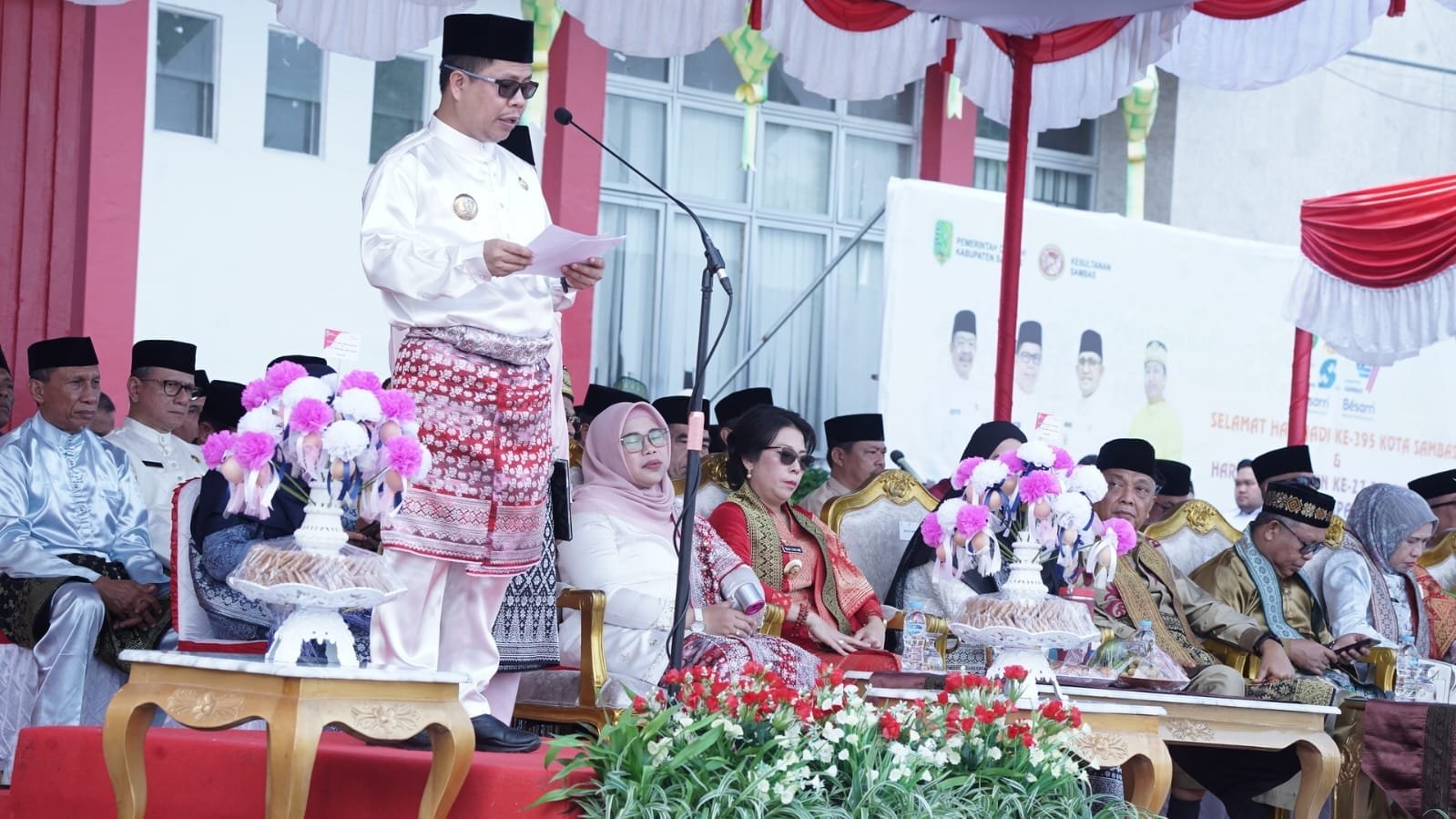Sambutan Bupati Sambas, Satono dalam momen upacara peringatan Hari Jadi Kota Sambas ke-395 dan HUT perpindahan Ibukota Sambas ke-27.