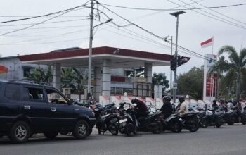 Antrean BBM Mengular di Ketapang, Warga Rela Tunggu Berjam-jam Demi Pertalite