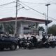 Foto antrean BBM mengular di Ketapang.