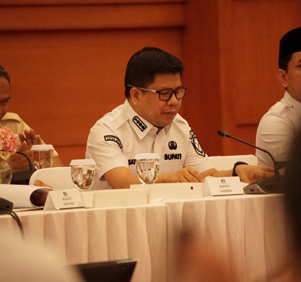 Bupati Sambas, Satono menghadiri High Level Meeting TPID di Pemprov Kalbar.