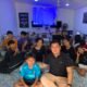 Jalil Mustapa dan anak didiknya di tempat kursus komputer Selobat, Kabupaten Sambas.