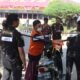 Reka ulang adegan pembunuhan di Kecamatan Jongkat oleh tersangka. Kegiatan dilaksanakan di Halaman Mapolres Mempawah, Selasa 28 Juli 2026/Foto Humas Polres.