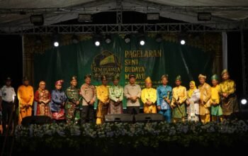 Bupati Ketapang Alexander Wilyo resmi membuka Pagelaran Seni Budaya Melayu (PSBM) Tahun 2026 di Kecamatan Manis Mata, Rabu (29/7).