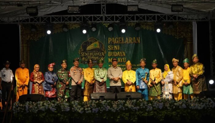 Bupati Ketapang Buka Pagelaran Seni Budaya Melayu di Manis Mata