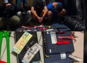 Tersangka dan barang bukti pencurian di tower seluler yang ditangkap di wilayah Kecamatan Sungai Pinyuh.