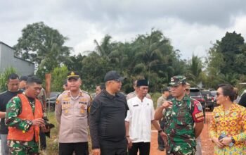 Bupati Ketapang Tinjau Pembangunan Jembatan Garuda di Ratu Elok, Ditarget Rampung Dua Bulan