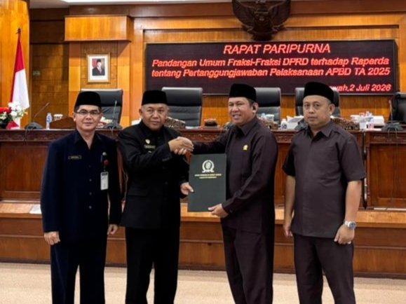 Seluruh fraksi setujui Raperda Pertanggungjawaban APBD Mempawah 2025 dibahas lebih lanjut.