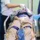 Korban Z diperiksa oleh petugas medis di Puskesmas Sungai Pinyuh.