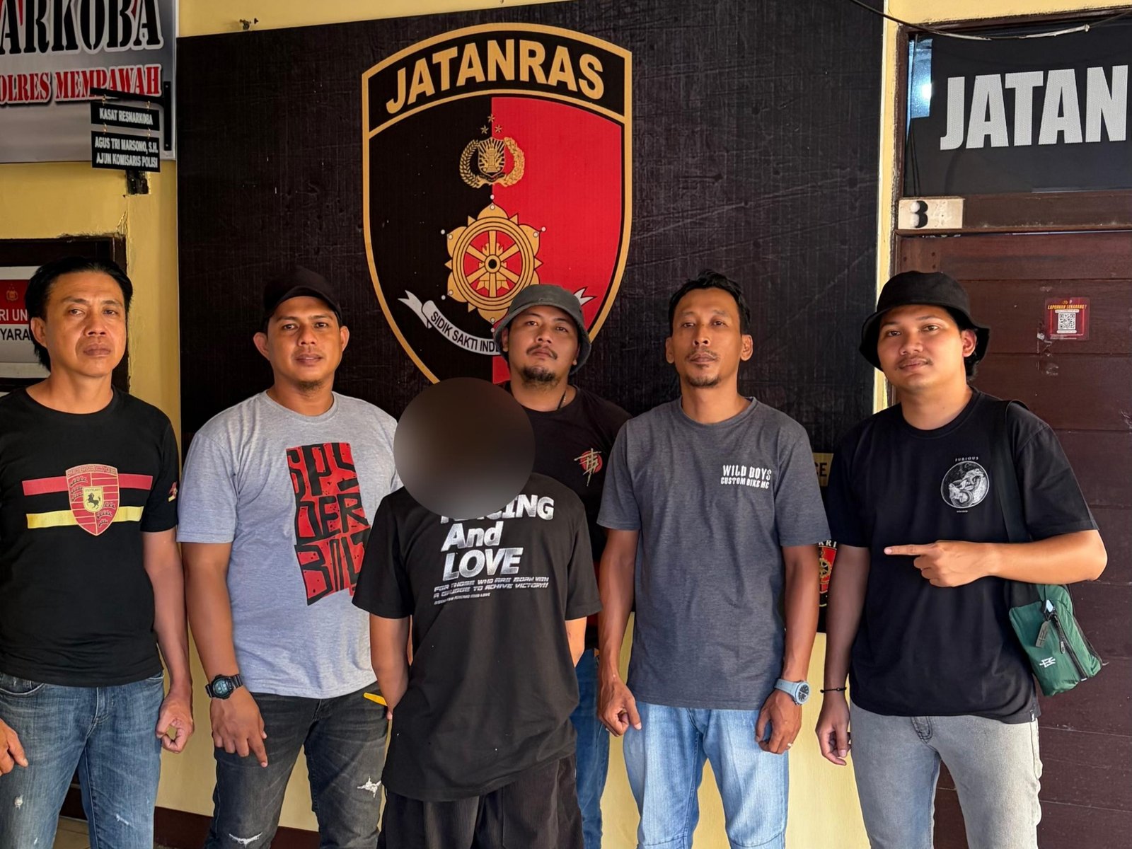 Anggota Jatanras Polres Mempawah tangkap terduga pelaku rudapaksa inisial RH di Kecamatan Sungai Pinyuh.