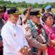 Momen Bupati Ketapang, Alexander Wilyo menyambut kunjungan kerja Kapolda Kalbar.