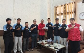 Ferdinan Syolihin memberikan dukungan kepada enam atlet sepak bola yang akan bertanding di tingkat nasional merebut Piala Soekarno Cup U17 di Jatim.