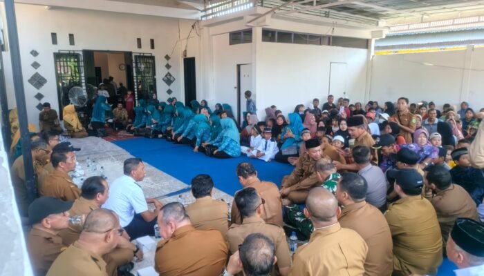 Dinas PPKH Sambas Dukung Operasi Pasar Murah TJSLP di Desa Sengawang
