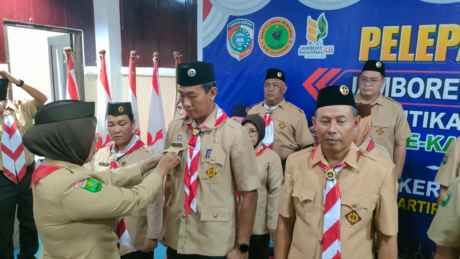 Bupati Mempawah, Erlina melantik Mabiran dan Kwarran se Kabupaten Mempawah.