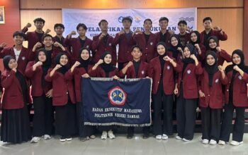 Badan Eksekutif Mahasiswa Kabupaten Sambas, Presiden Mahasiswa Deca Endi Rey dan kawan-kawan.