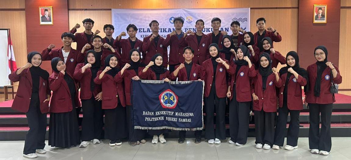 Badan Eksekutif Mahasiswa Kabupaten Sambas, Presiden Mahasiswa Deca Endi Rey dan kawan-kawan.