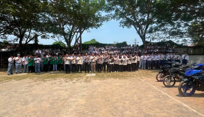 Polsek Sungai Pinyuh Gelar Sosialisasi Tertib Lalu Lintas di SMK Panca Karsa