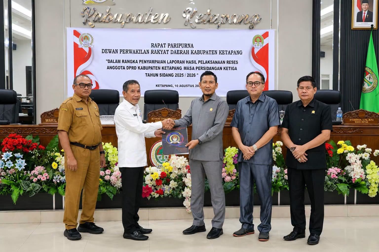 Selesai sidang paripurna penyampaian hasil reses anggota DPRD Kabupaten Ketapang.