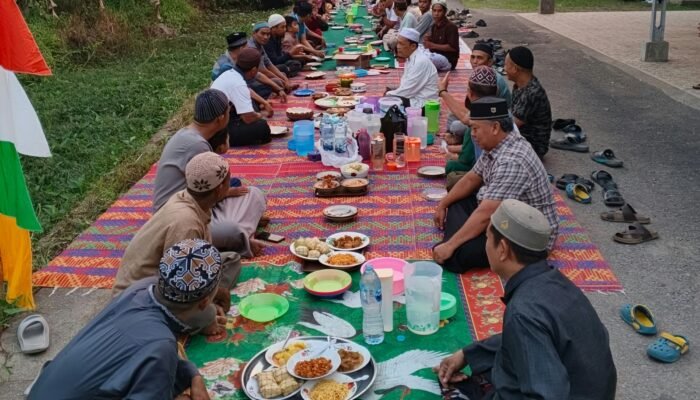 Warga Gang Reformasi Sungai Pinyuh Gelar Doa Bersama dalam Tradisi Robo-Robo