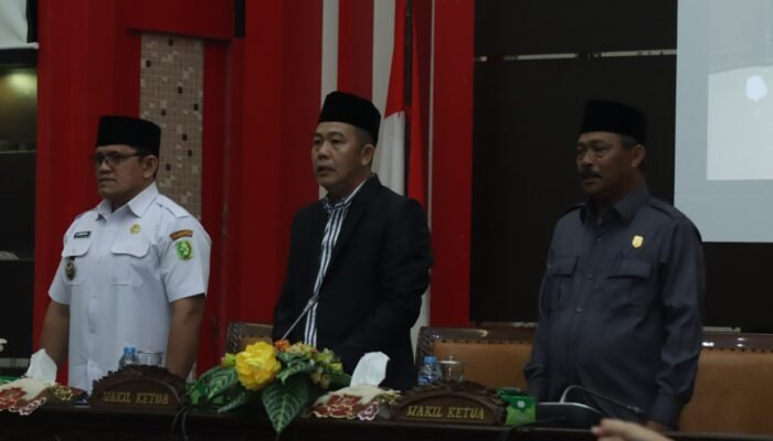 Wabup Sambas Jawab PU Fraksi atas 3 Raperda, Pimpinan DPRD Apresiasi Komitmen Pemda