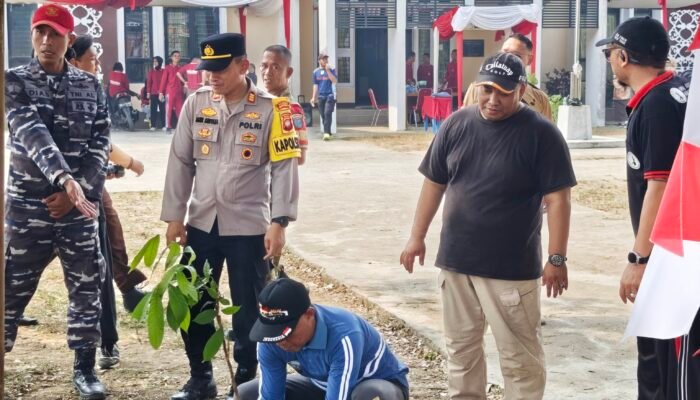 HUT RI, Forkopimcam Sungai Pinyuh Tanam Pohon, Donor Darah dan Cek Kesehatan Gratis