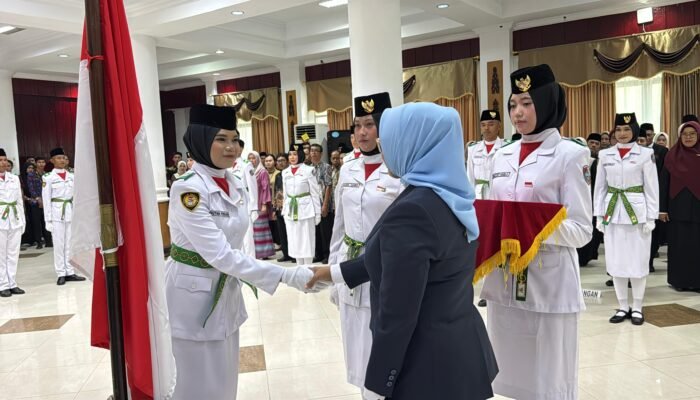 Erlina Kukuhkan Anggota Paskibraka Kabupaten, Siap Bertugas di HUT ke-81 RI