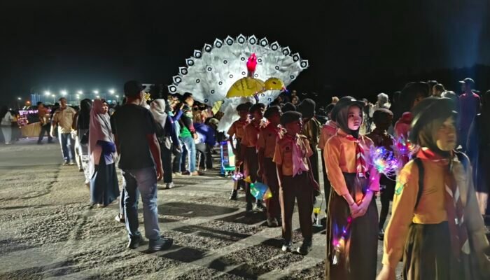 Pawai Lampion Meriahkan HUT Pramuka ke-65 di Sungai Pinyuh
