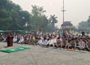 ISPU Tembus 218, Warga Sambas Gelar Salat Istiqsa di Istana Alwatzikhoebillah