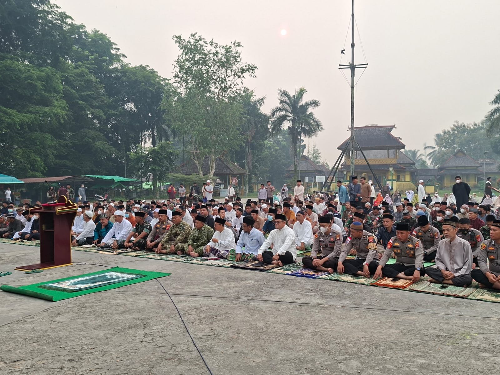 Salat Istiqsa di Istana Alwatziekhoebillah Sambas.
