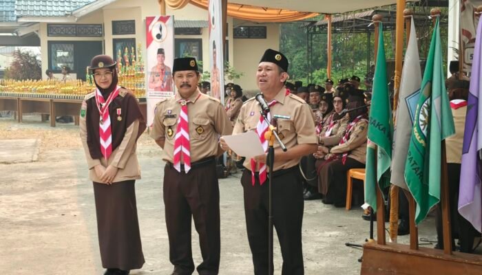 Upacara Akbar Hari Pramuka ke-65 di Sungai Pinyuh Berlangsung Khidmat