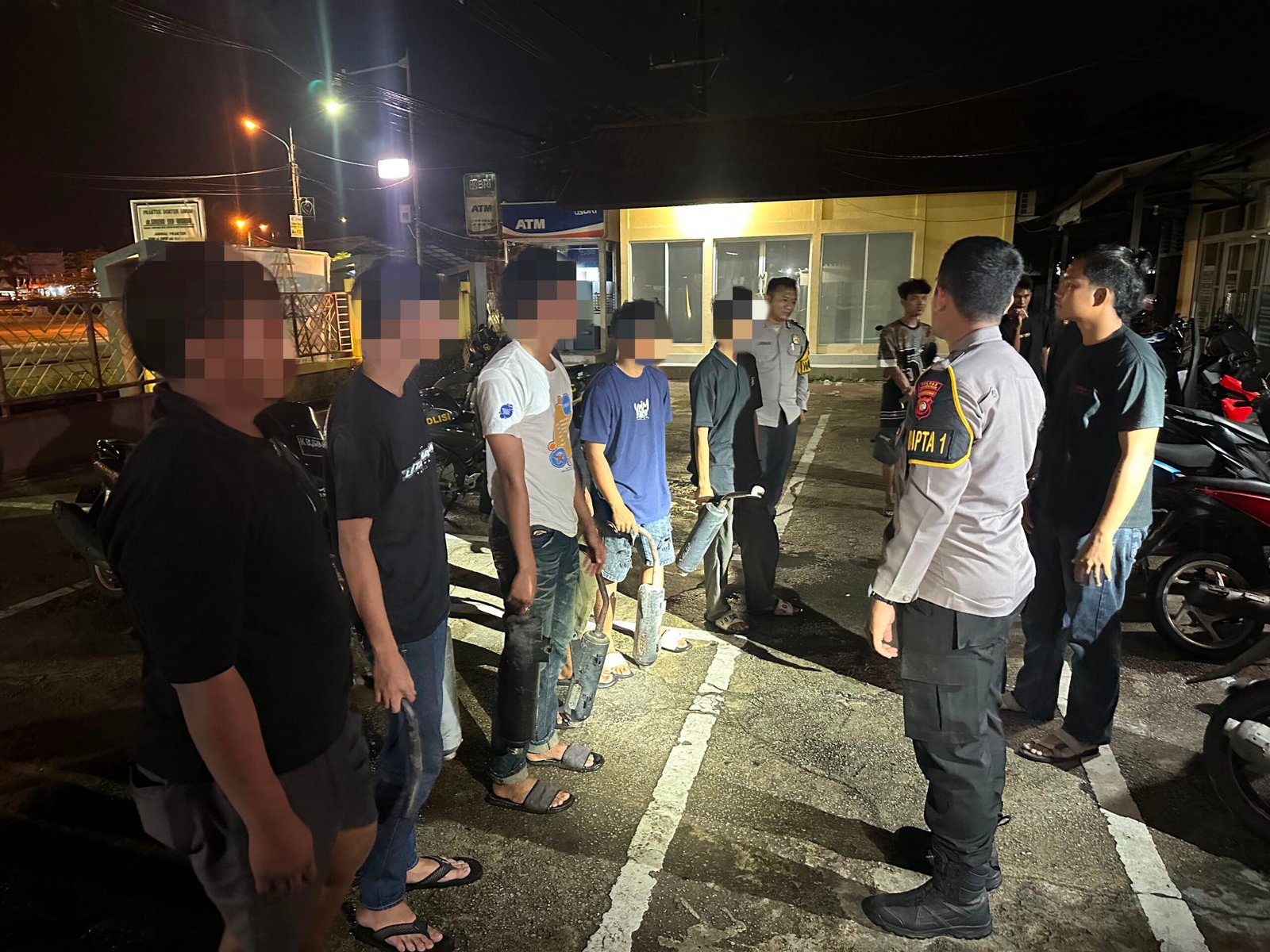 Remaja yang menggunakan kenalpot brong ditindak tegas oleh anggota Polres Mempawah.