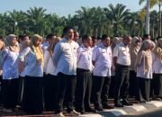 Kepala Dinas PPKH Sambas Tekankan Disiplin Pegawai Saat Apel Gabungan