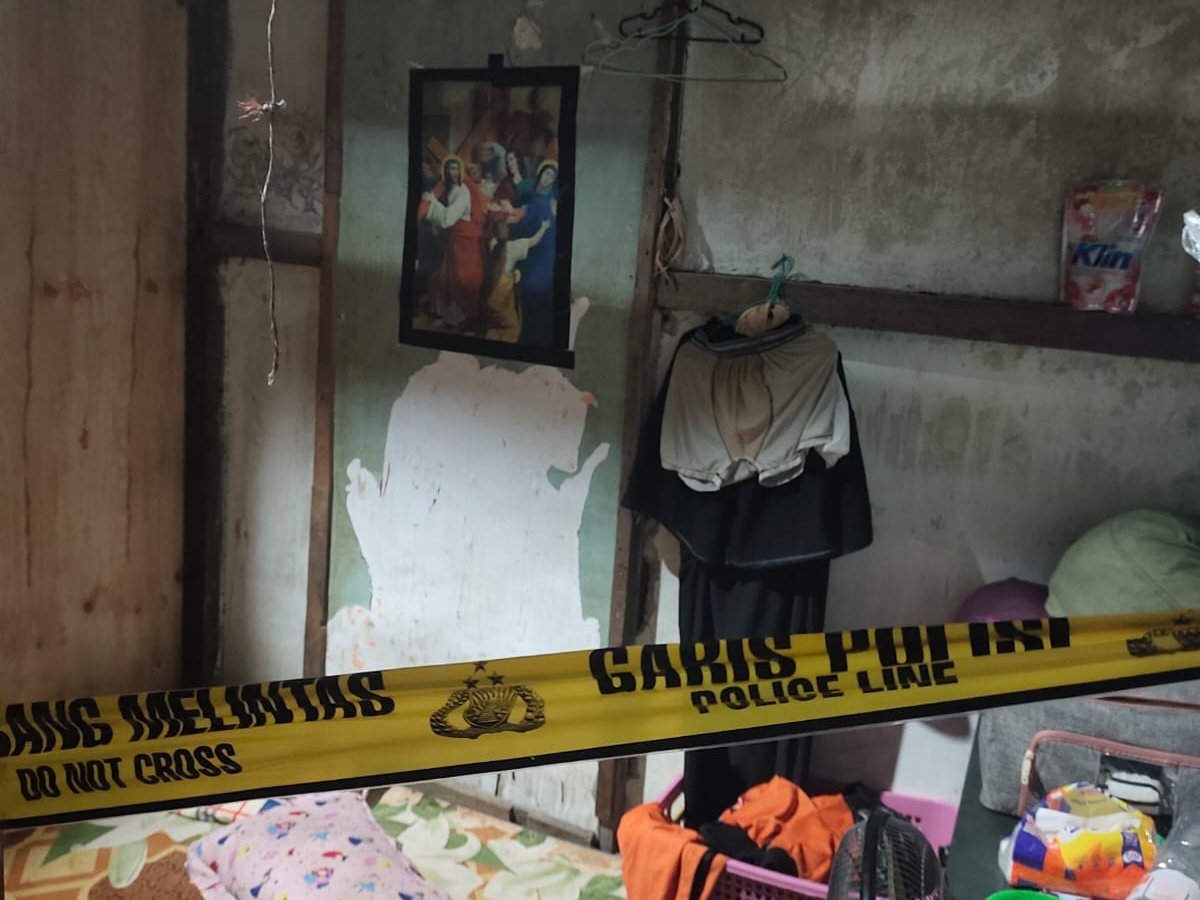 TKP korban mengakhiri hidupnya adalah di dalam kamar tidur.