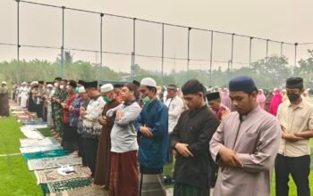 Warga Sungai Pinyuh Gelar Salat Istiqsa Minta Hujan