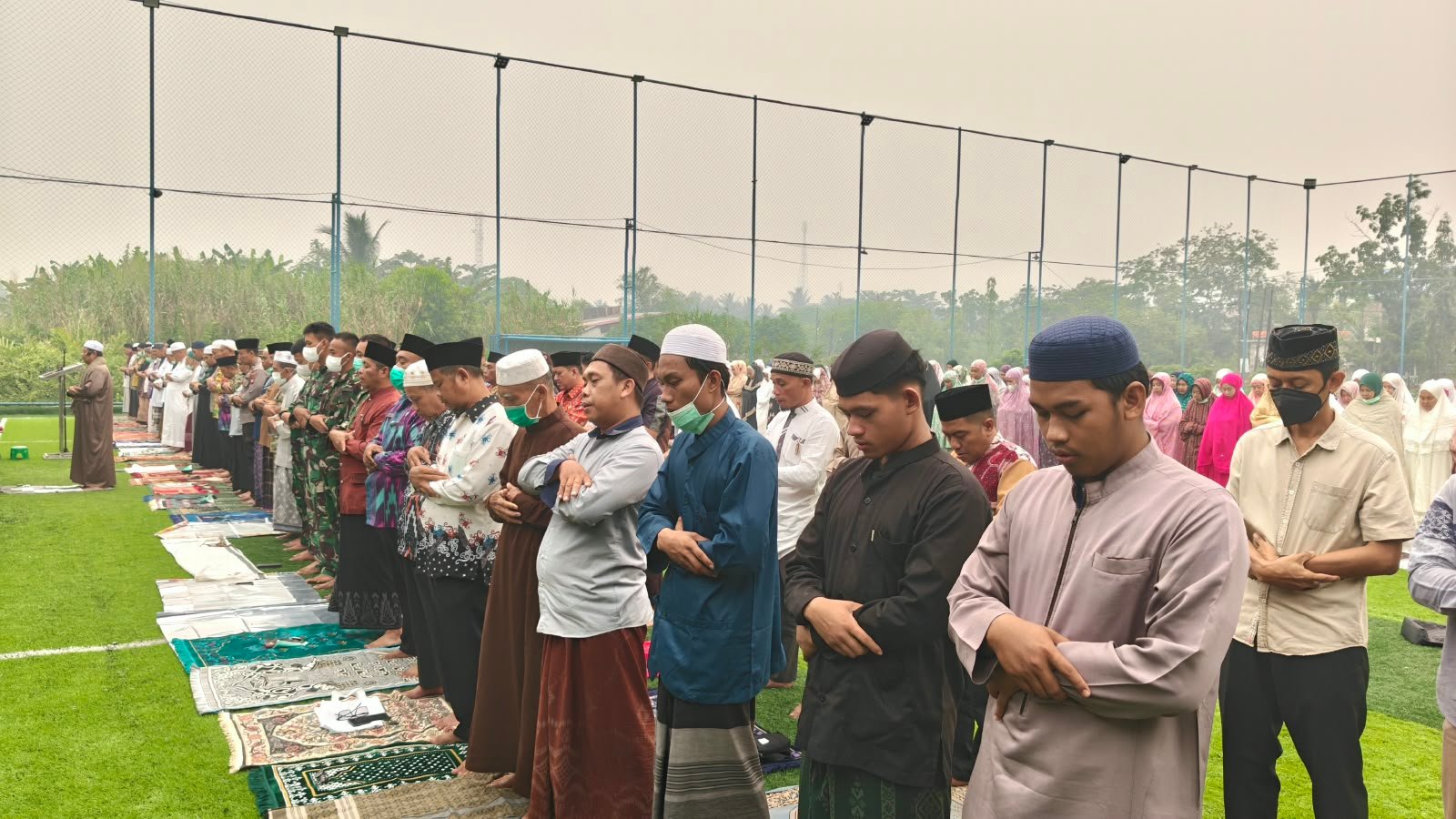 Warga Sungai Pinyuh salat minta hujan.