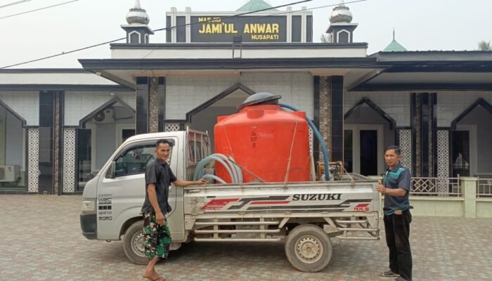 Komunitas Air Balap Bawa 22 Ribu Liter Air Bersih untuk Rumah Ibadah