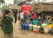 Safruddin Asra Bagikan 6.000 Liter Air Bersih untuk Warga Nusapati