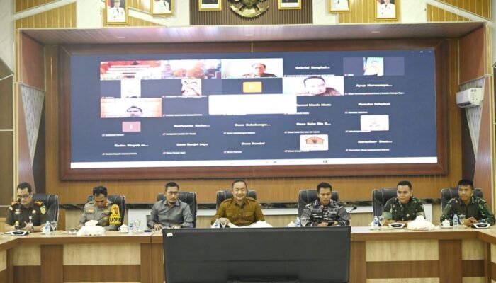 Bahas Kekeringan Ekstrem, Bupati Ketapang Minta Korporasi Turun Padamkan Karhutla