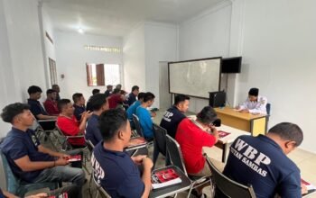 Potret Warga Binaan Rutan Sambas sedang mengikuti kuliah dari dosen kampus ADI Sambas.