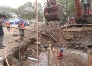 Pipa Induk PDAM Tirta Pawan Ketapang Putus karena Galian Excavator