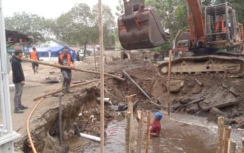 Pipa Induk PDAM Tirta Pawan Ketapang Putus karena Galian Excavator