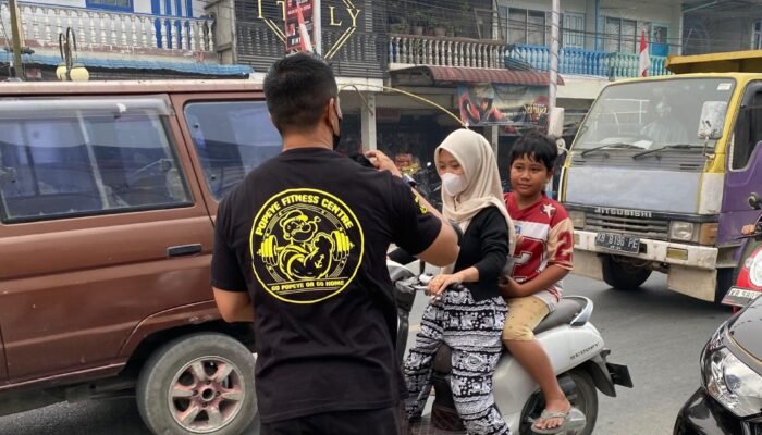 Peduli Dampak Kabut Asap, Popeye Gym Sintete Bagikan Masker Gratis