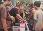 Kemarau Melanda, Puskesmas Sungai Pinyuh Salurkan 10.000 Liter Air Bersih untuk Warga