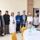 Haji Hismunanda (baju biru) turut menyambut kedatangan Ustaz Abdul Somad sebelum ceramah di Sungai Pinyuh.