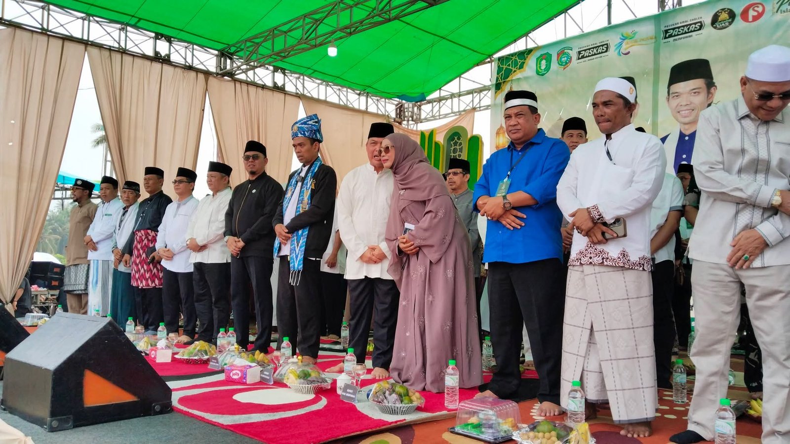 Berada di barisan depan, Haji Hismunanda takjub melihat antusiasme masyarakat menyaksikan ceramah Ustaz Abdul Somad.