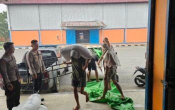 Polsek Sungai Pinyuh Salurkan 1.450 Kg Jagung ke Bulog Mempawah