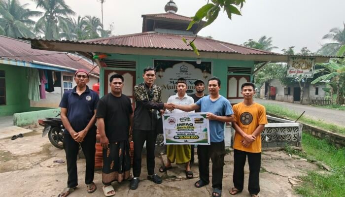 Asosiasi Pedagang UMKM Center Patoka, Infaq Rp10 Juta untuk Surau Nurul Hibah