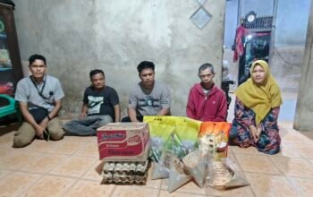 Pedagang UMKM Patoka Sungai Pinyuh Salurkan Bantuan untuk Penderita Tumor Ganas