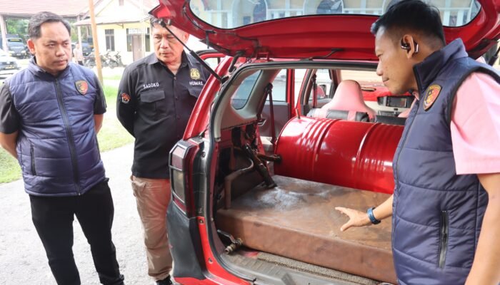 Antrean Pelansir Solar Subsidi Merajalela, Polres Sambas Justru Ungkap Kasus Pertalite