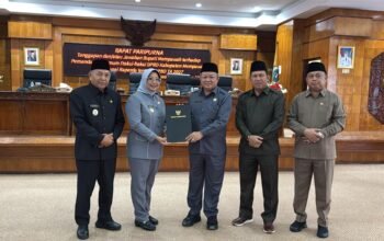 Pimpinan DPRD Mempawah menerima nota jawaban Bupati atas Pandangan Umum Fraksi soal RAPBD 2027
